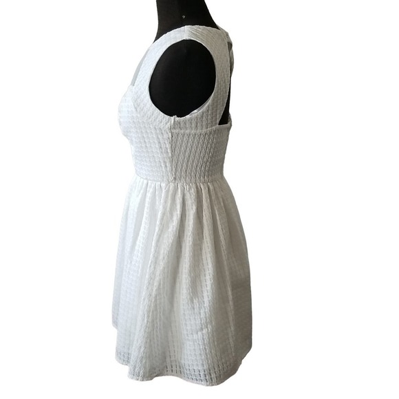 City Studio White Fit and Flare Sleeveless Dress size 7 - Picture 4 of 9